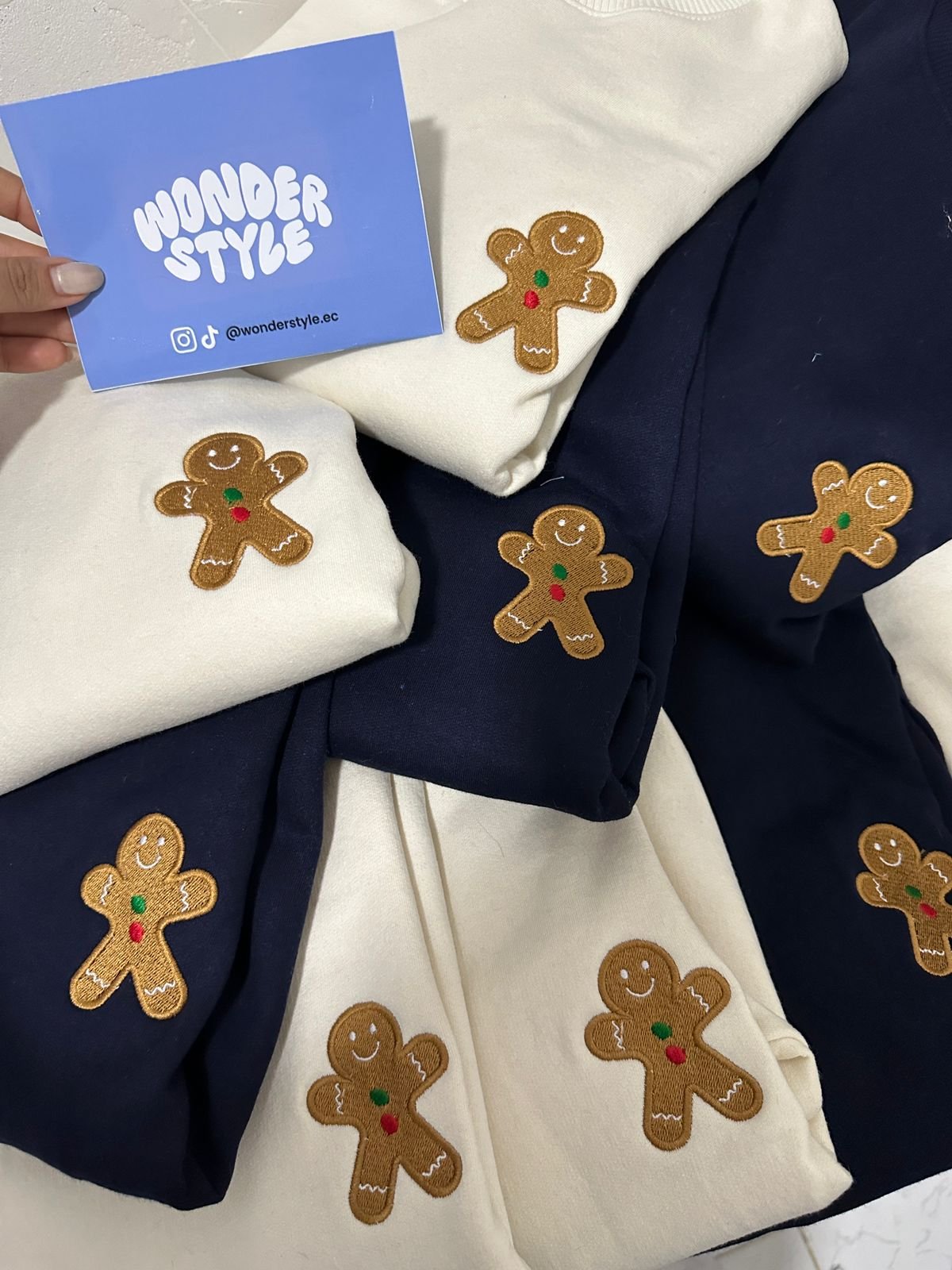 GALLETA DE GENGIBRE HOODIE GALLETA DE JENGIBRE-NAVIDEÑO-BORDADO - Image 1