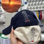 Gorra personalizada silueta de pareja bordado