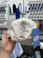 Gorra personalizada silueta de pareja bordado - Image 2