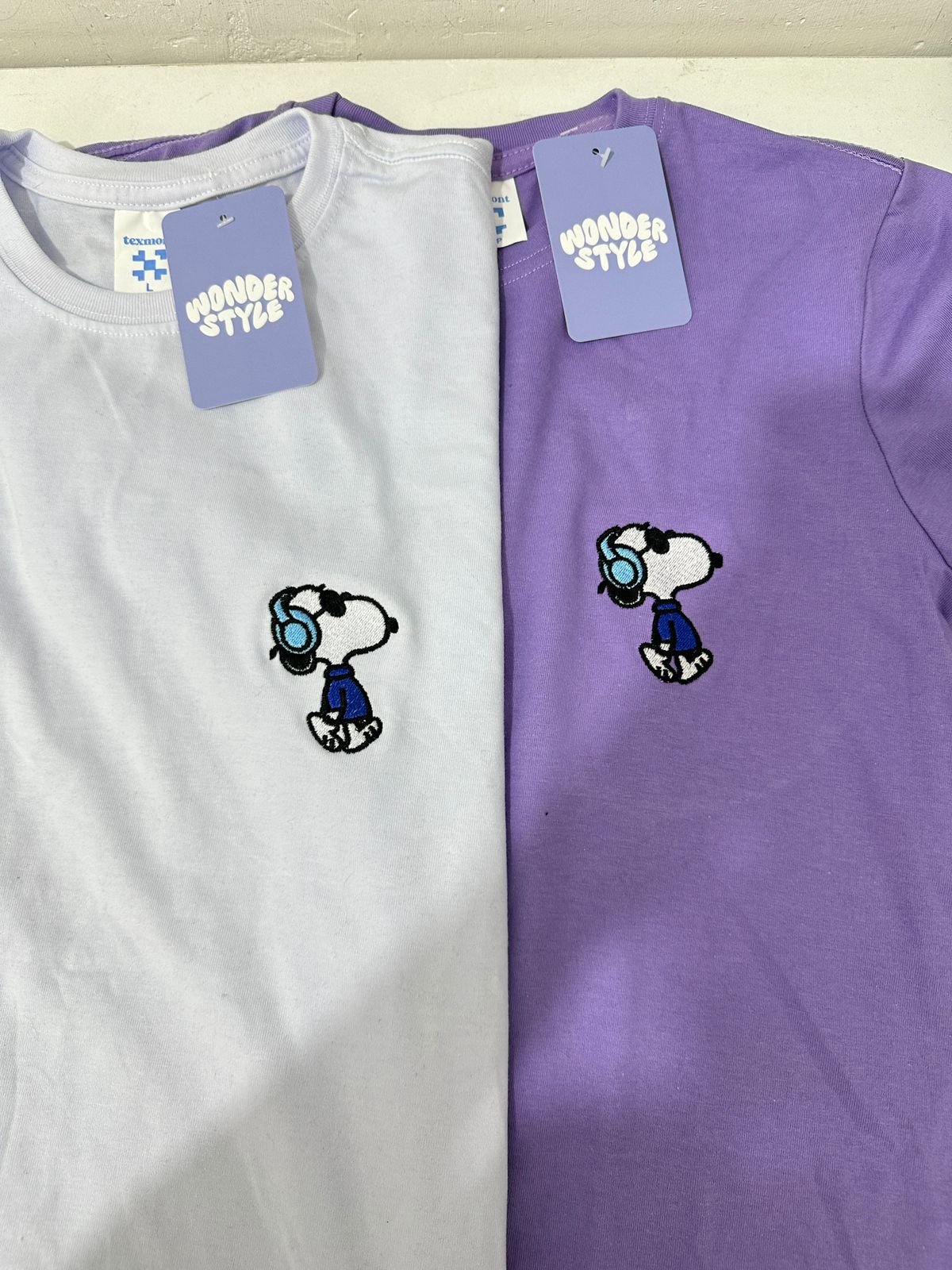 WhatsApp Image 2026-01-21 at 4.00.18 PM Promo 2x$25 camisetas snoopy con audifonos pareja - Image 1