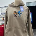 Hoodie Mora-Estrella y luna bordado
