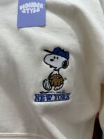 Hoodie/camiseta snoopy beisbol bordado - Image 2