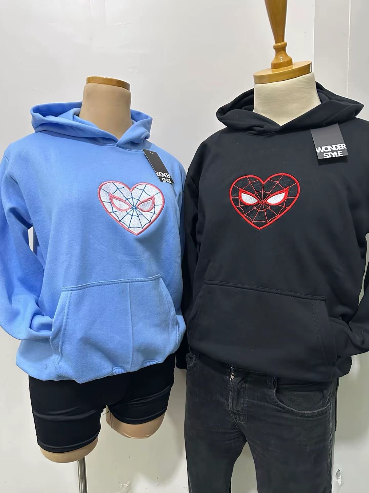 WhatsApp Image 2026-04-20 at 9.30.06 PM (1) Hoodies/camisetas spiderman corazon matching pareja bordado - Image 1
