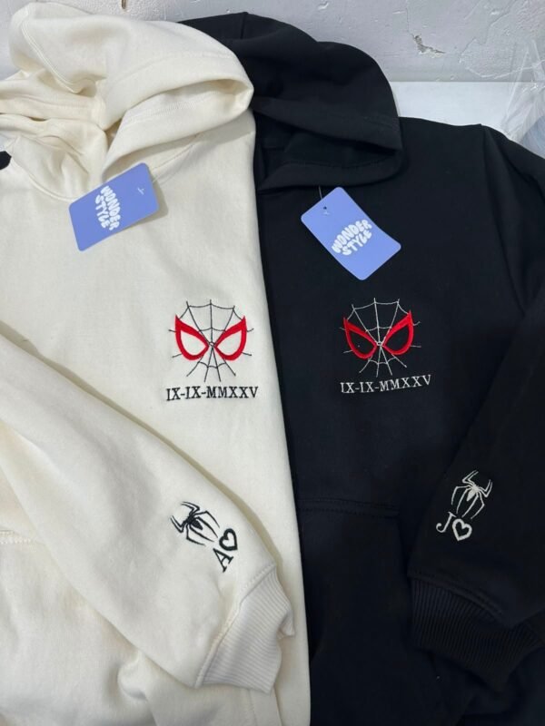 Hoodies matching pareja spiderman bordado con fecha e iniciales personalizadas