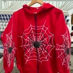 Hoodie spiderman estampado con cierre y detalle en mangas